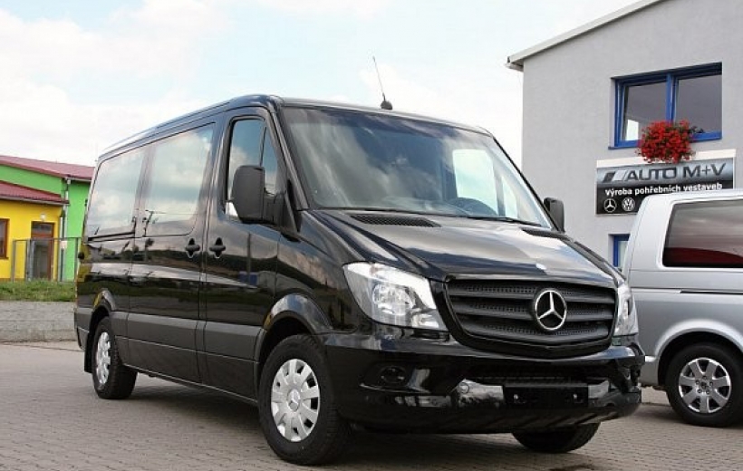  Pohřební vestavba Mercedes Sprinter pro 4 rakve 