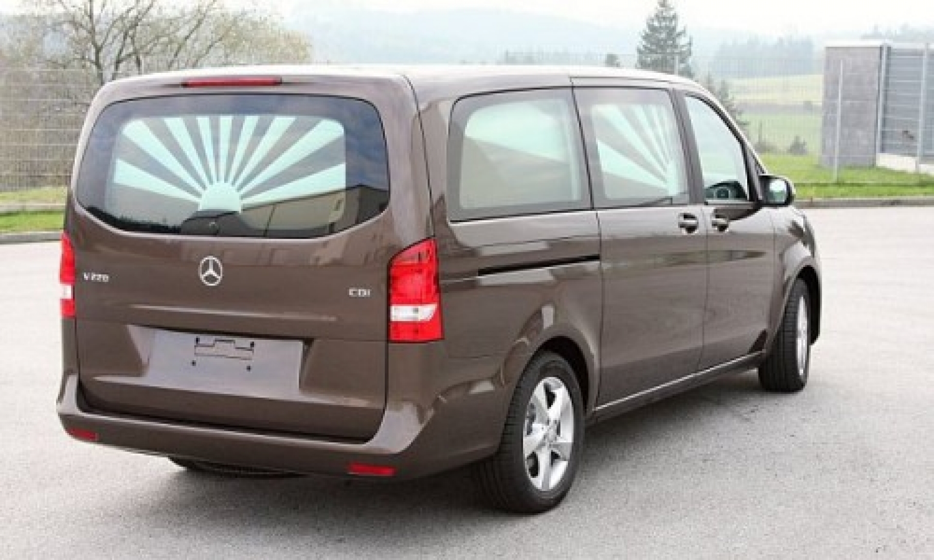 Pohřební vestavba Mercedes Benz V-Klasse pro 2 rakve